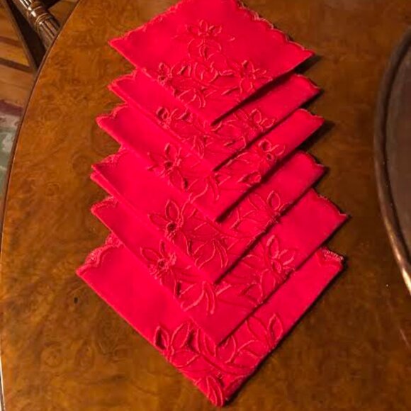 Red embroidered cocktail napkins - Picture 5 of 9